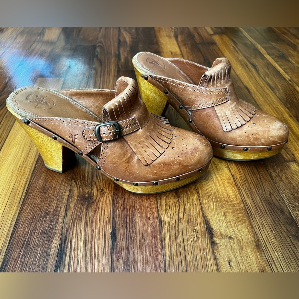 Frye Leather Kiltie Tassel Studded Heel Mules Tan Sz 9.5